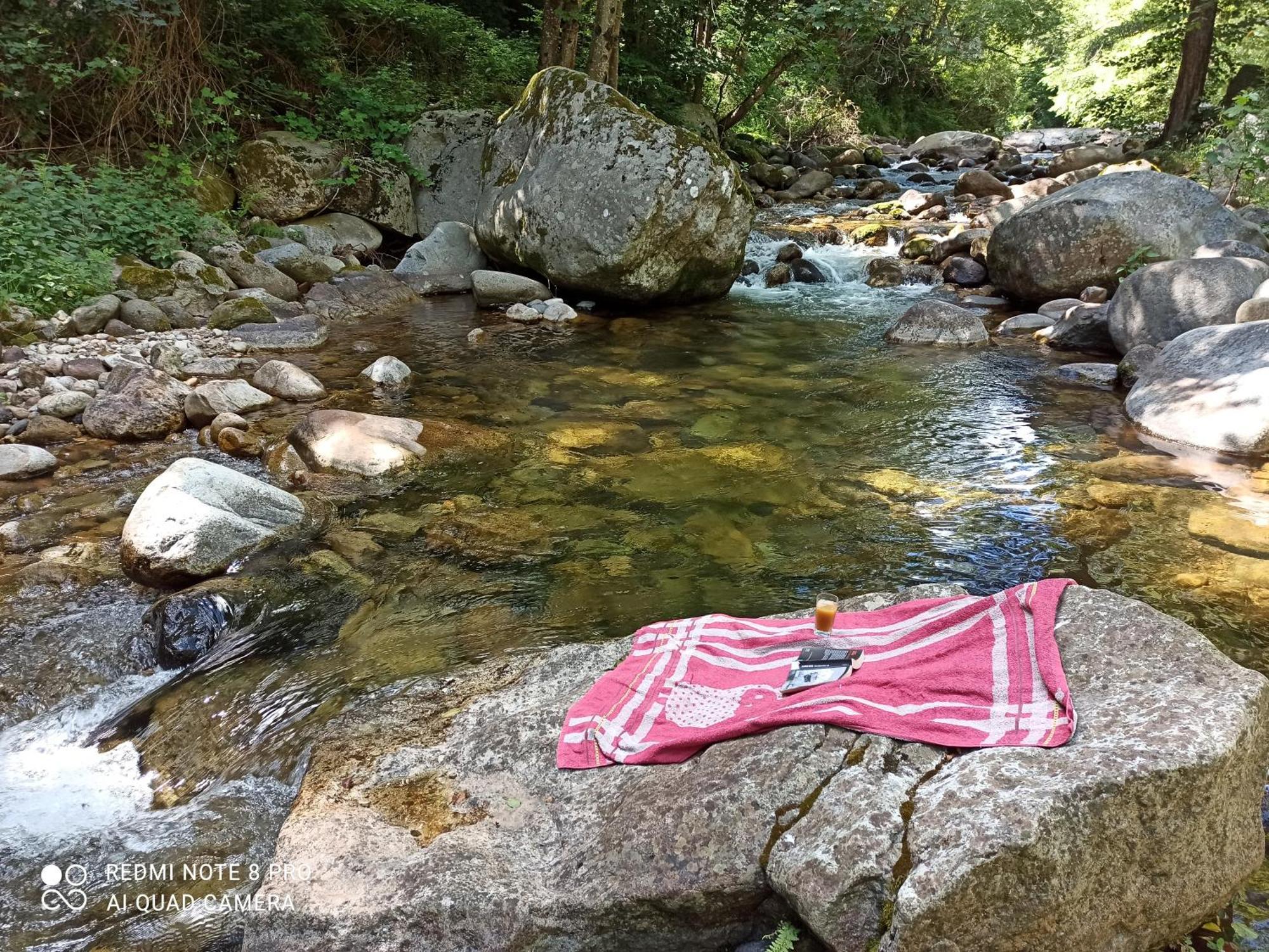 L'Huile Et L'Eau Apartman Antraigues Kültér fotó